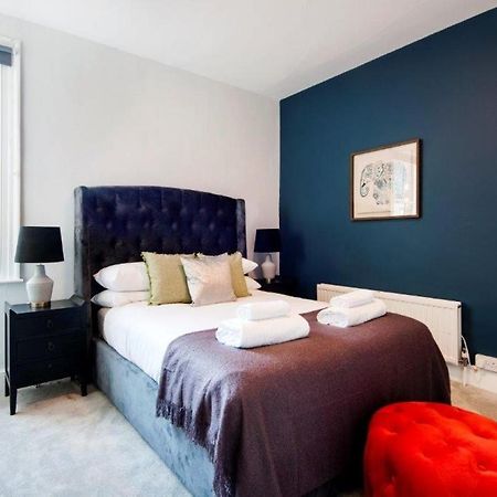 Modern Family Home In London Close To Amenities And Train Экстерьер фото
